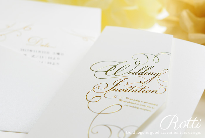 輝きを放つ箔の英字がおしゃれなな招待状