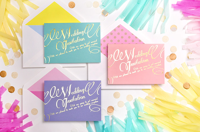 ラブリーなパステルカラーに箔押し、差がつく手作り招待状
