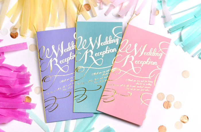 ラブリーなパステルカラーに箔押し、差がつく手作り席次表