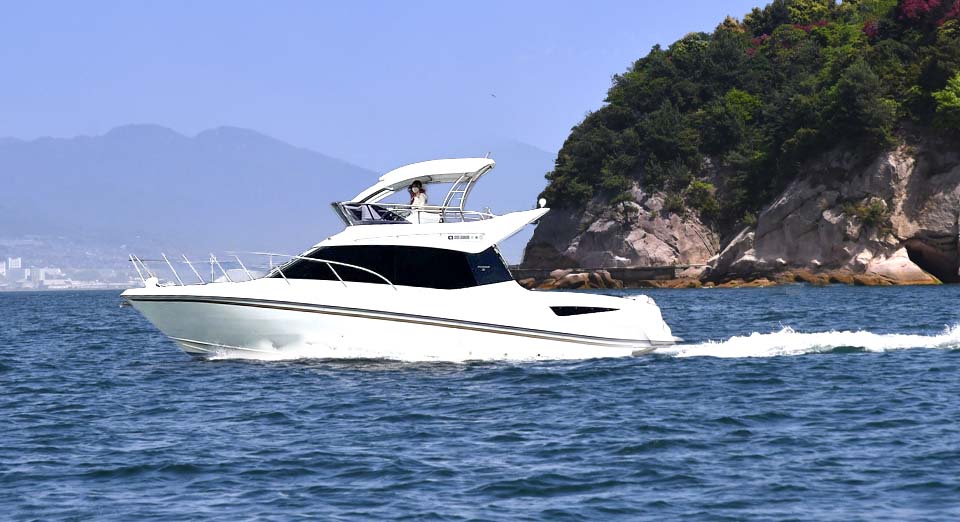 クルーザーをまるごと貸し切りする瀬戸内海クルーズ