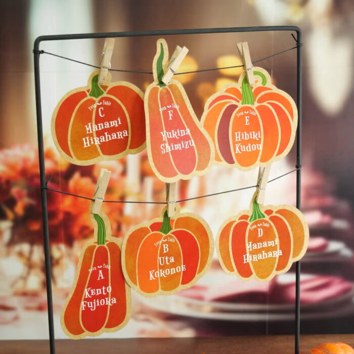 ハロウィンウェディングを盛り上げてくれるのがエスコートカード